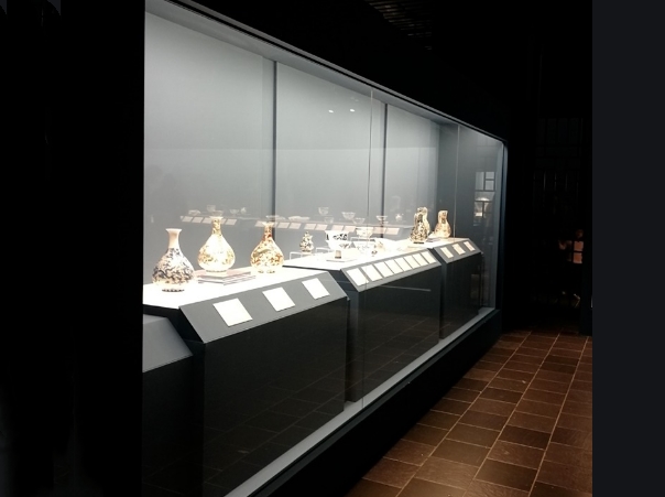 文物古董展柜設(shè)計(jì)